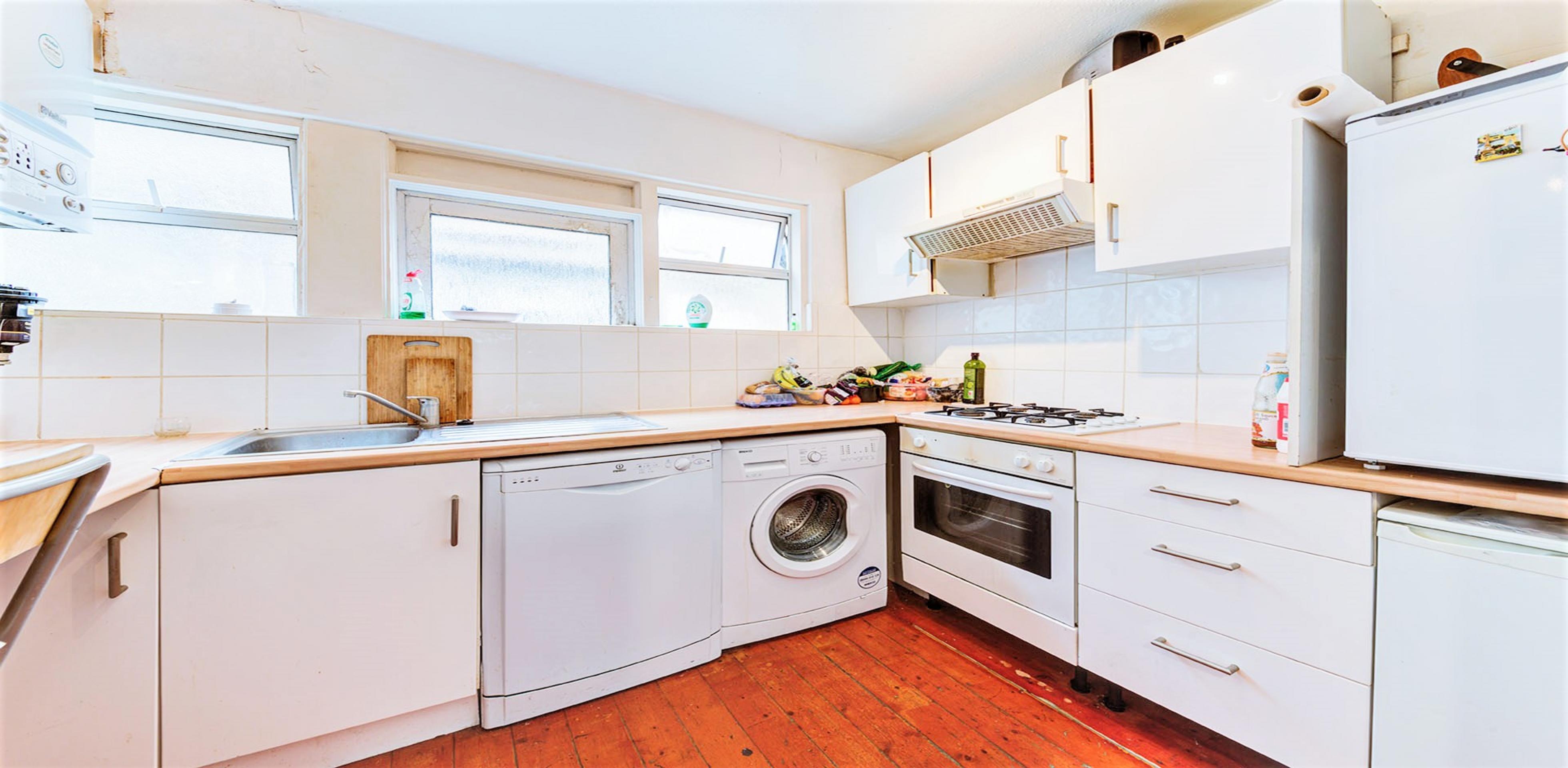 			PRIVATE GARDEN, 2 Bedroom, 1 bath, 1 reception Flat			 Leighton Gardens, KENSAL RISE NW10